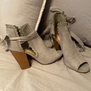 Gray Size 8.5 Peep-Toe Booties JustFab Brand